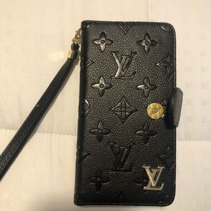 Boutique wristlet phone case/wallet
